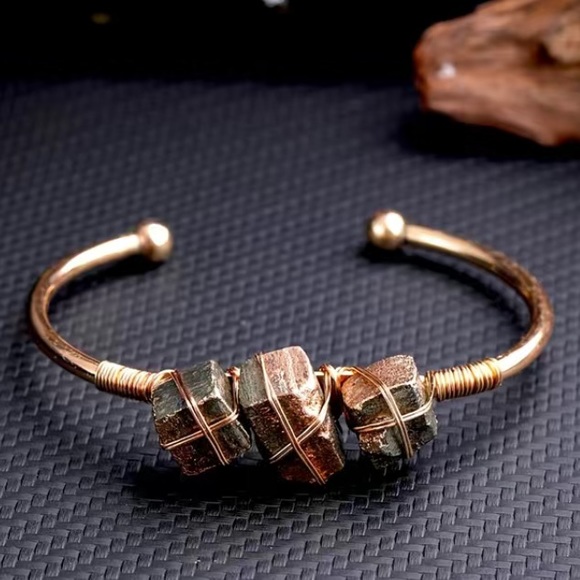 Luxe bohemian natural amethyst cuff bracelet - Picture 10 of 14